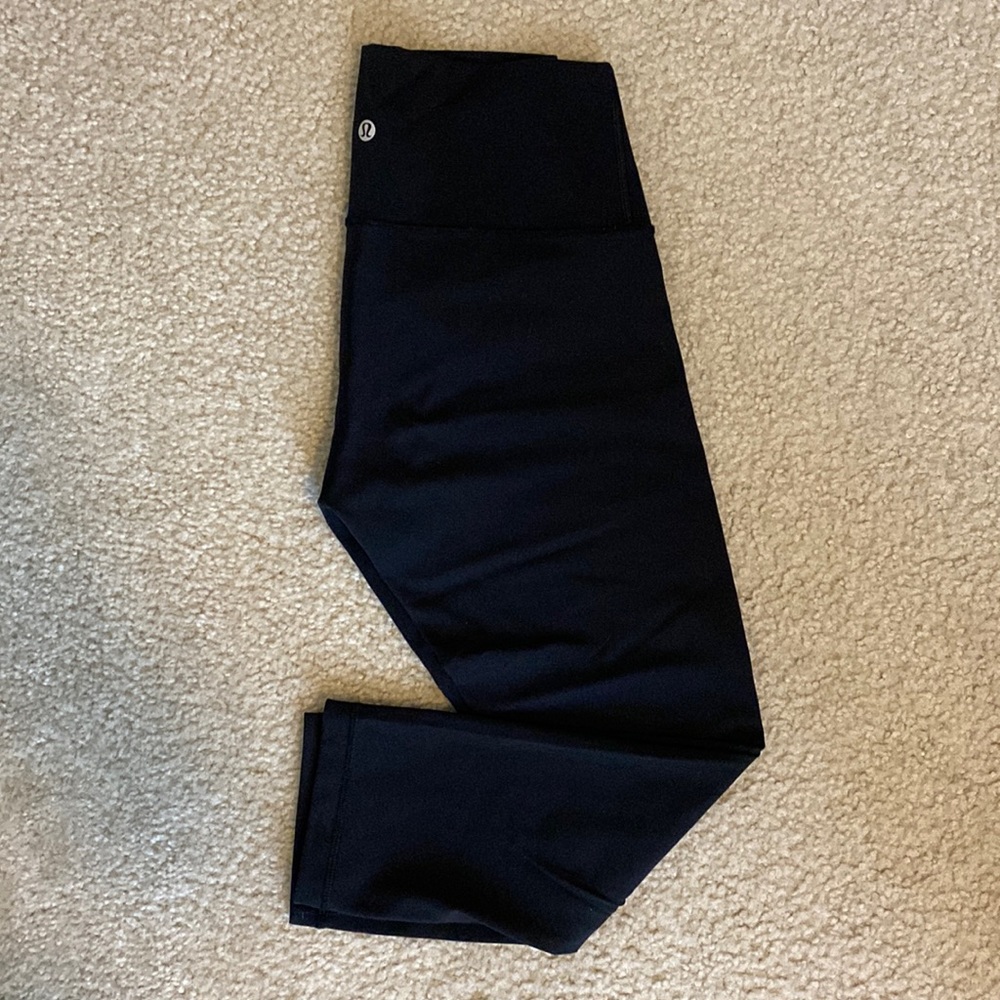 Lululemon black crops, size 6